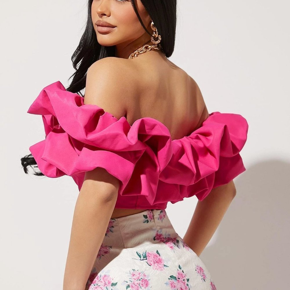 Stunning Contemporary Off Shoulder Exaggerated Ruffle Trim Crop Top Pink - Picture 3 of 5